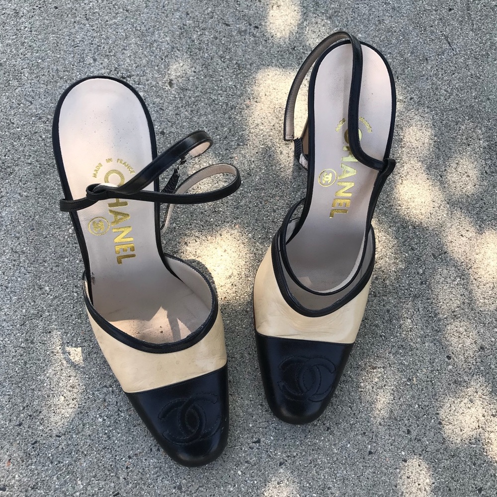 CHANEL heels